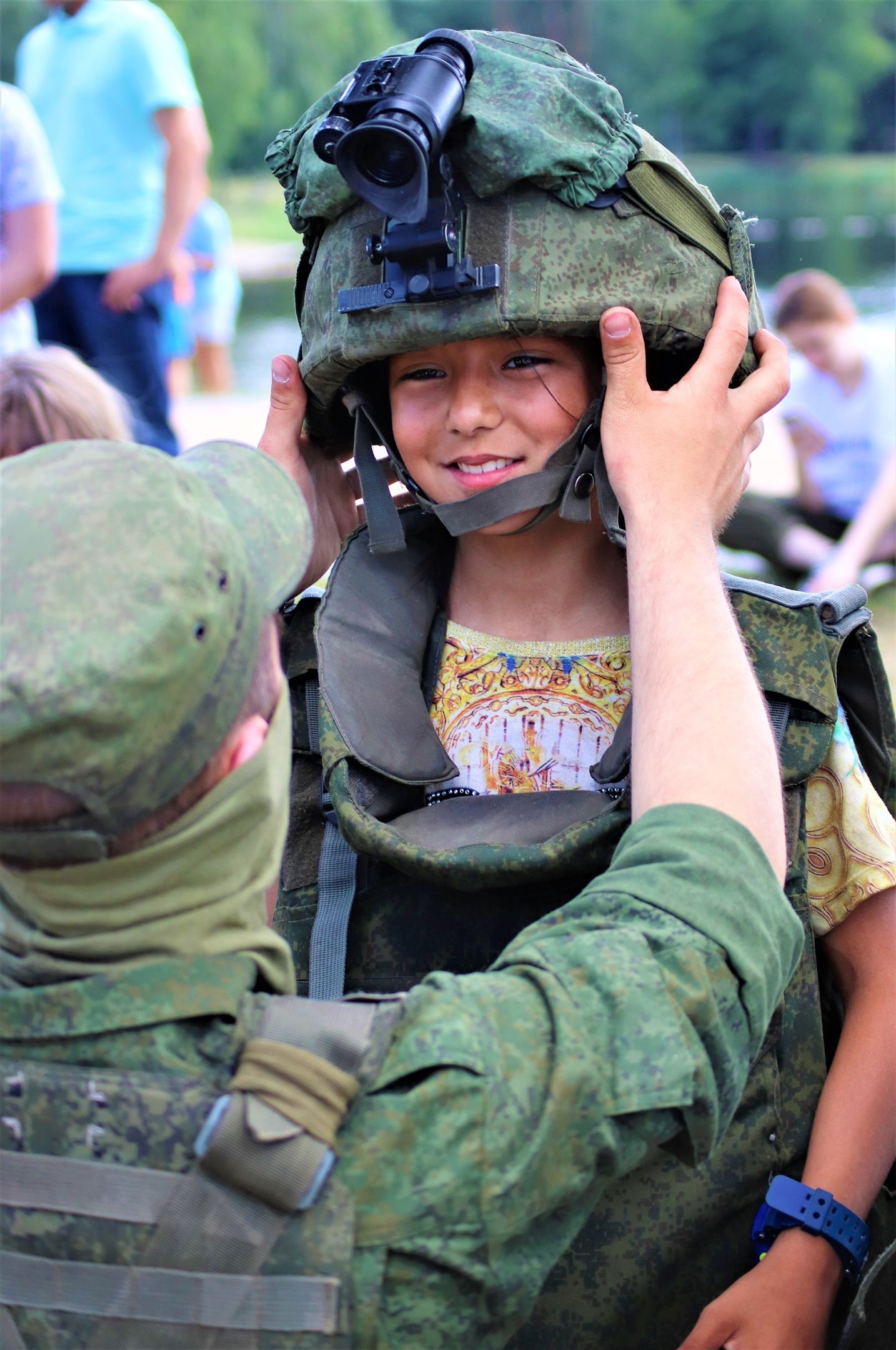 Читатель: Брестские десантники организовали выставку вооружения и военной техники для жителей Малориты