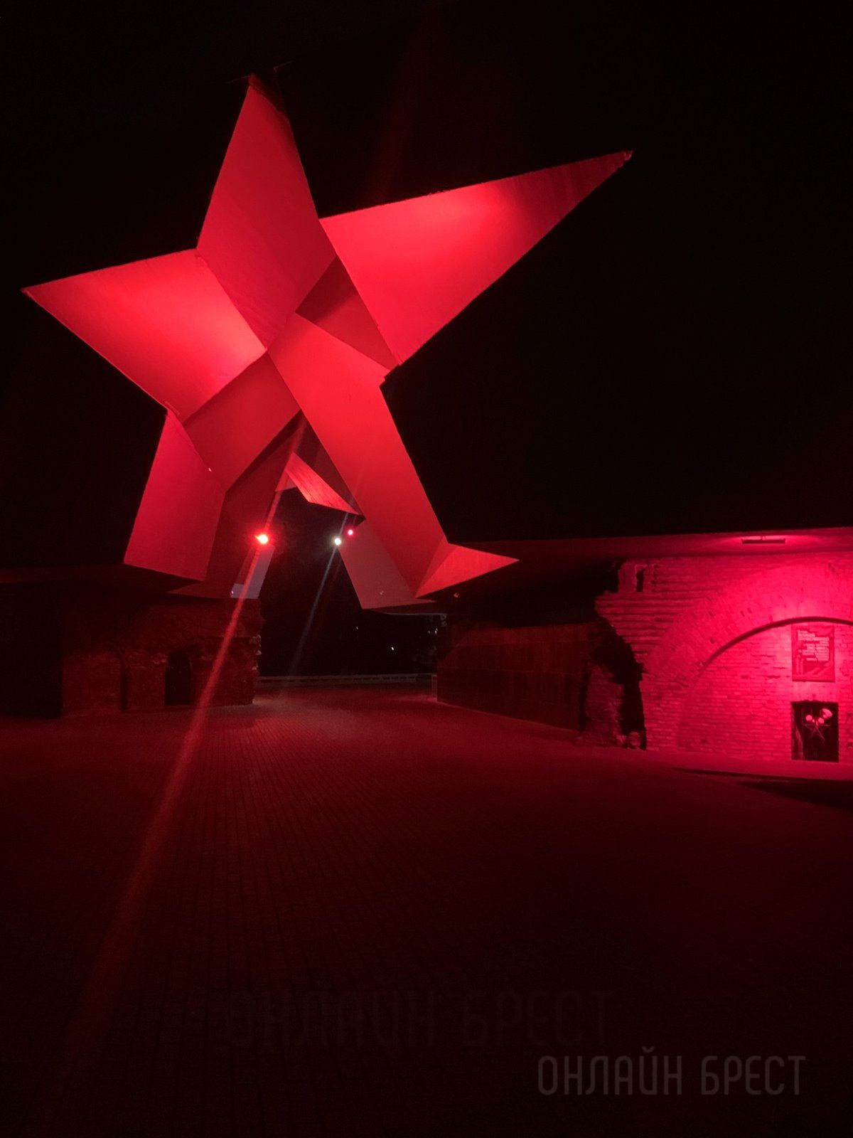 Главный вход в Брестскую крепость. Фото сделаны вчера