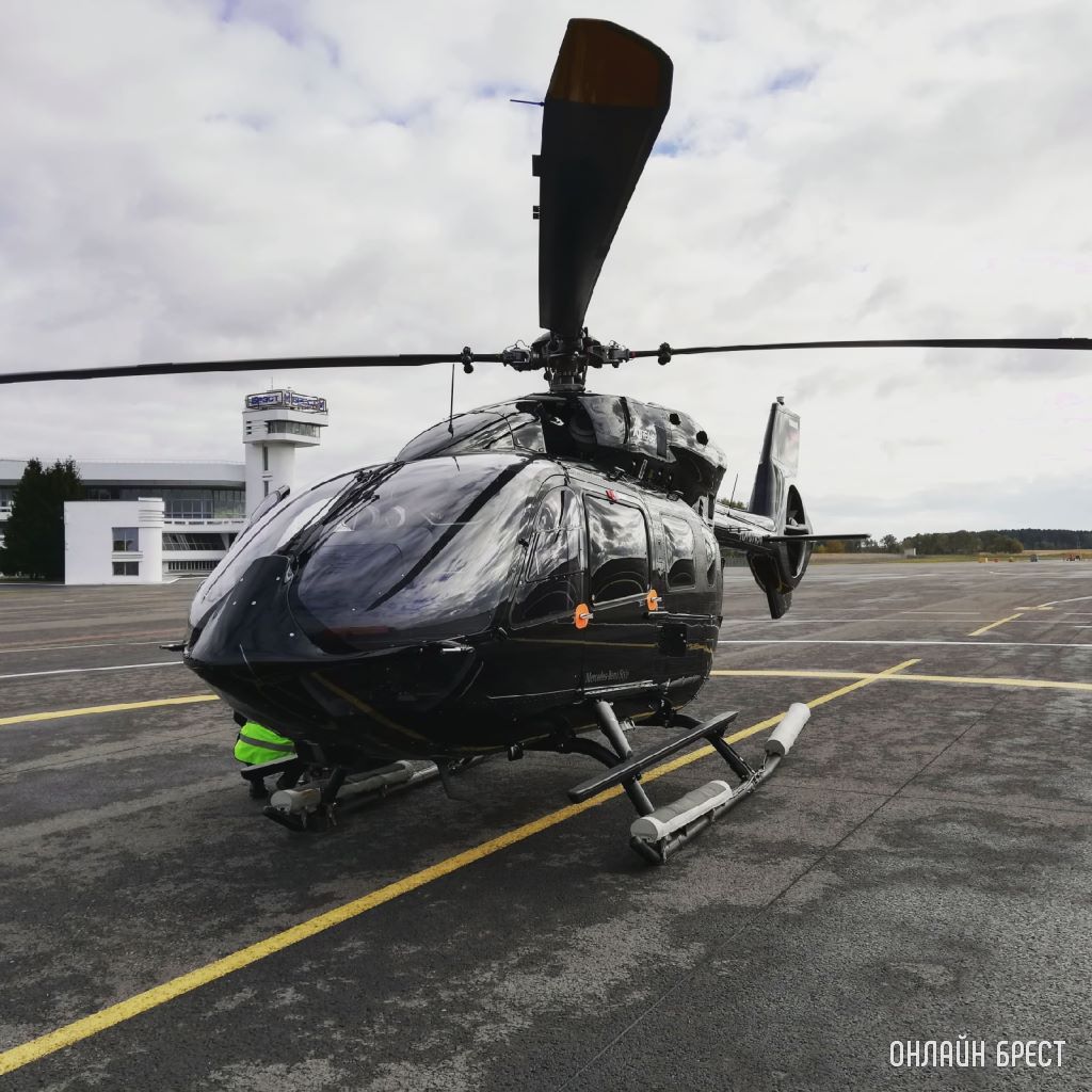 Читатель: Как вам такой вертолёт? Фото сделано в аэропорту «Брест»