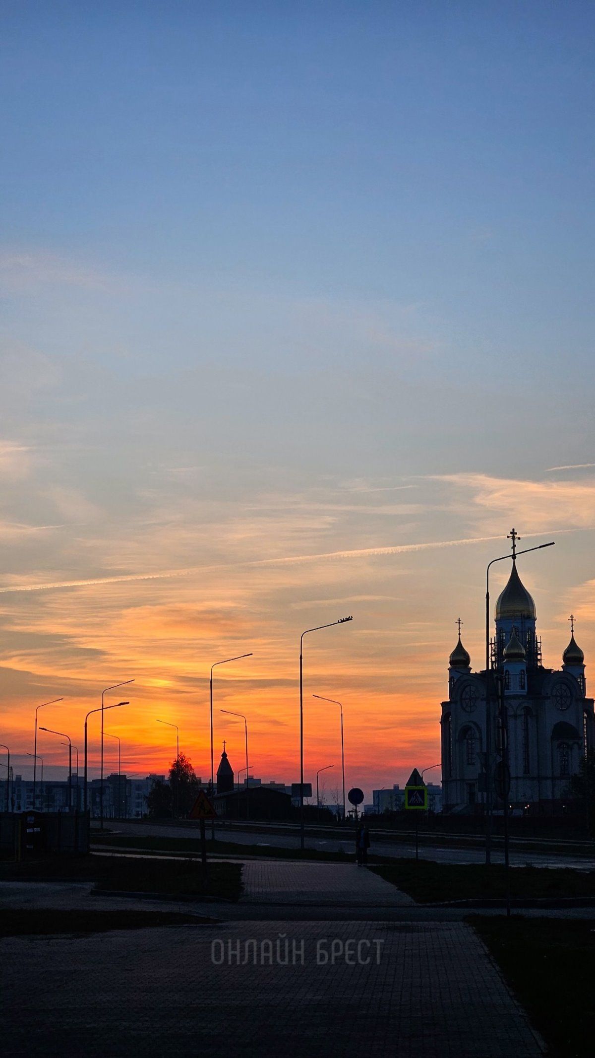 Читательница: Закат в Бресте (Южный)