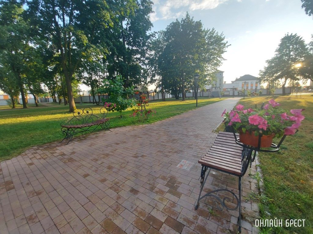 Брест. Летний Городской сад вечером после дождя