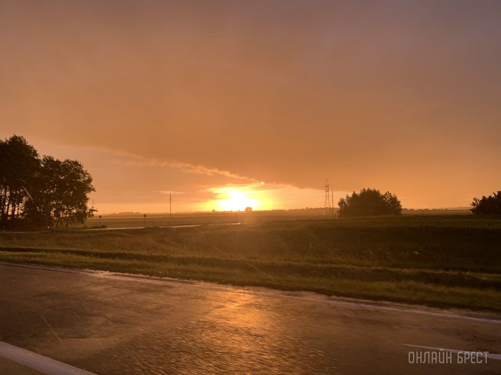 Посмотрите, как красиво сегодня светило солнце под Брестом
