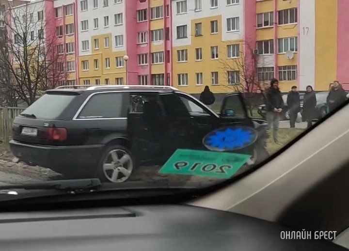 Очевидец: Кобрин, ул. Дружбы. В Кобрине водитель Audi попал в ДТП