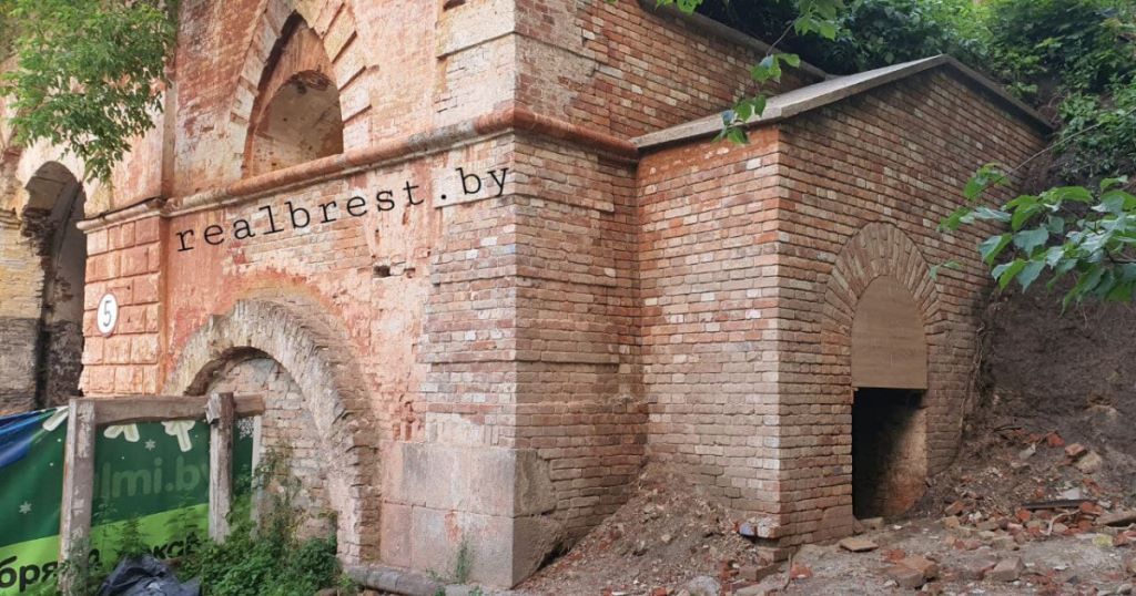 В Брестской крепости продолжается реставрация Южных ворот