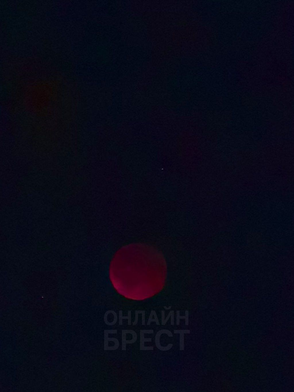 Лунное затмение сегодня в Бресте. Фото с красной луной присылают читатели