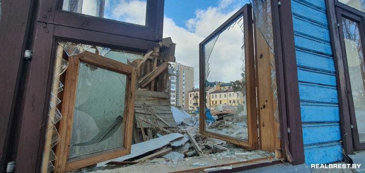 В Бресте на Гоголя продолжается снос старых домов