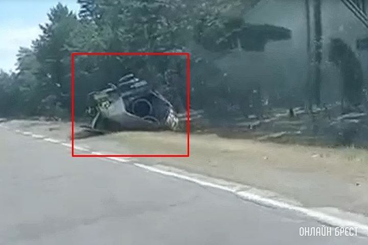 На трассе Гомель – Кобрин (недалеко от Житкович) перевернулся большегруз