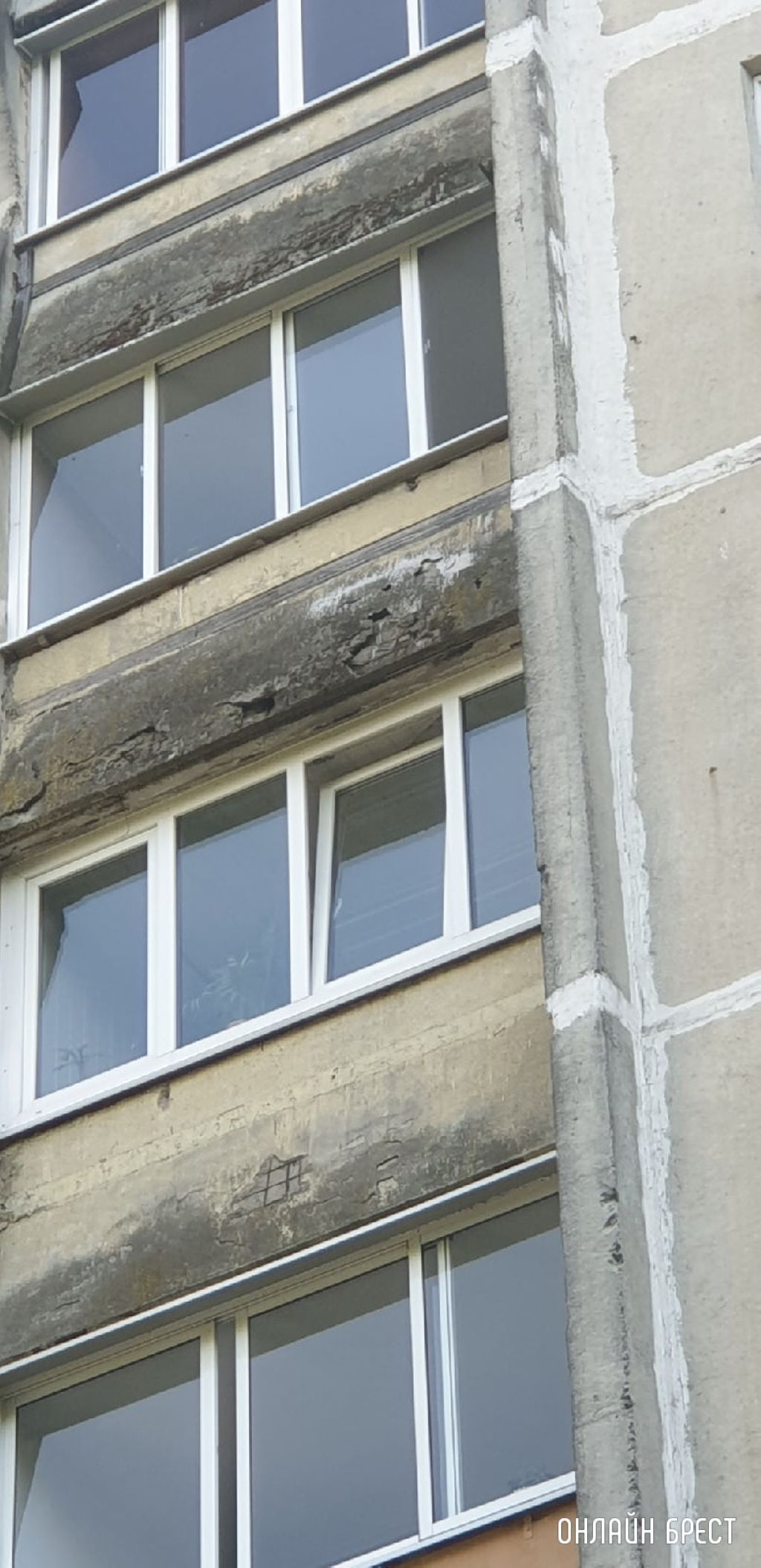 Брест, ул. Пионерская 42/1. Вот в таком состоянии балконы