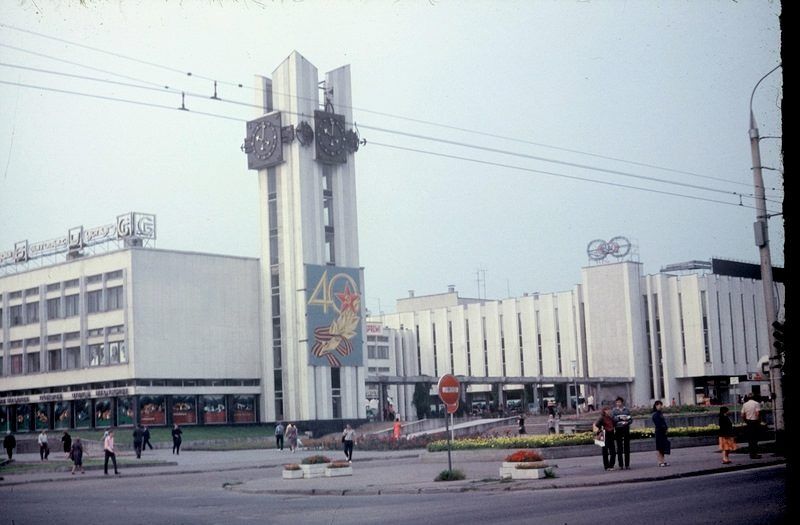 Брестский центральный универмаг на улице Московская (сегодня проспект им. П. Машерова), 1985 год
