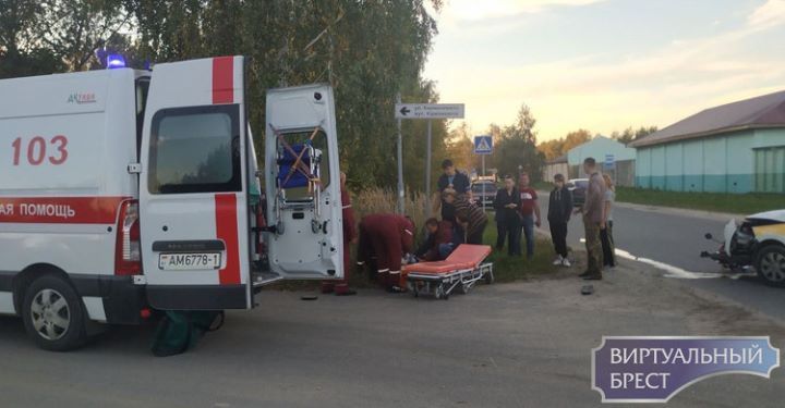 В Кобрине водитель такси столкнулся с мотоциклом