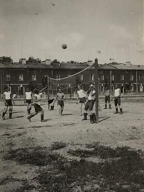 Волейбольная площадка на территории цитадели Брестской крепости, 1930-е