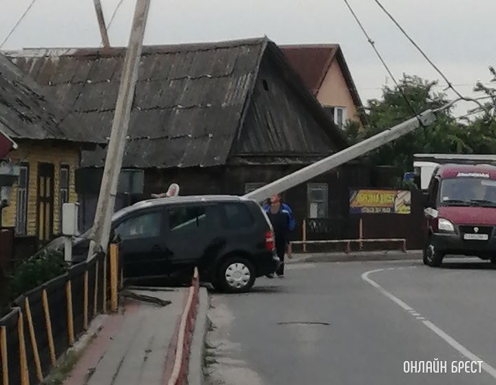 В Берёзе водитель попал в серьёзное ДТП