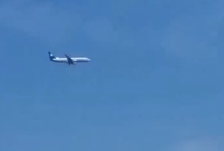 Брест. Посмотрите, как сегодня низко летел самолёт