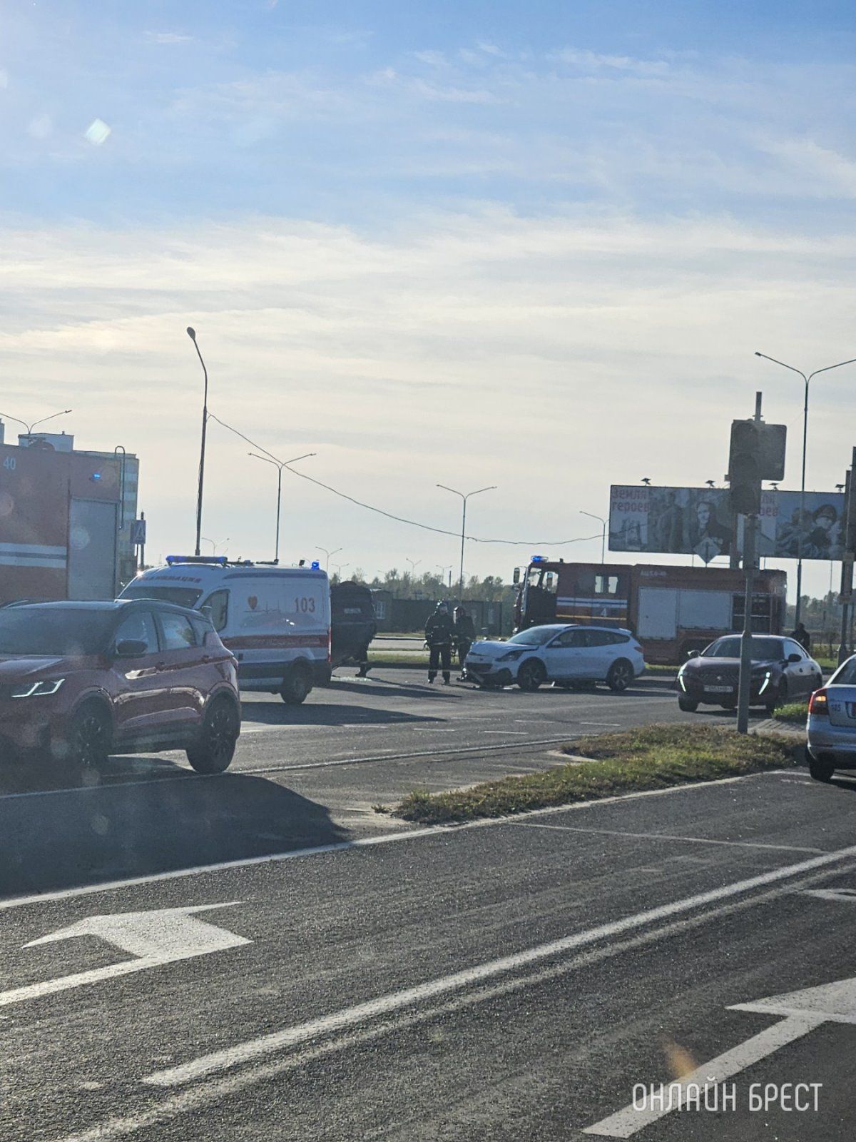 В Бресте произошла авария: машина перевернулась