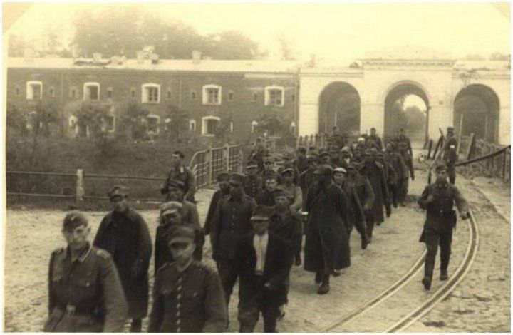 Трехарочные ворота Брестской крепости