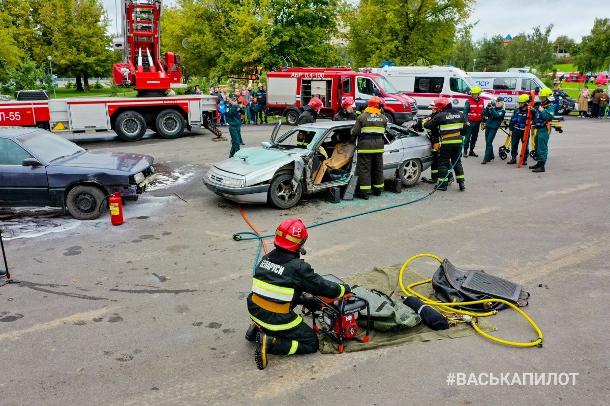 В Бресте спасатели устроили показательные выступления. Посмотрите видео
