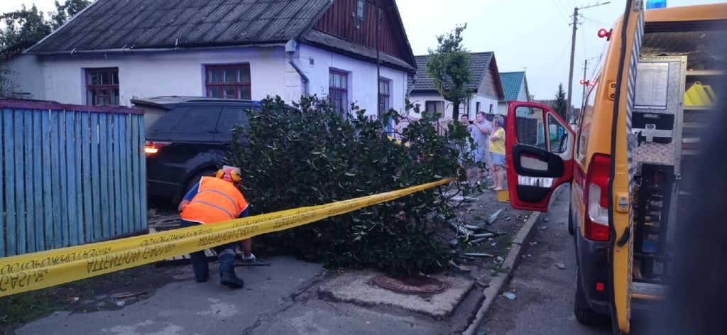 В Пинске автомобиль Range Rover попал в серьёзное ДТП