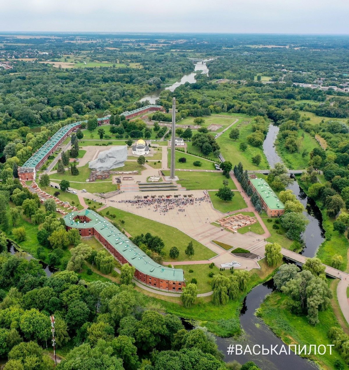 В Брестской крепости возложили цветы к Вечному огню