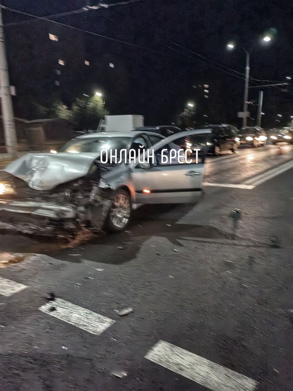 Читатель: ДТП произошло на Суворова в Бресте. Легковушке сильно досталось