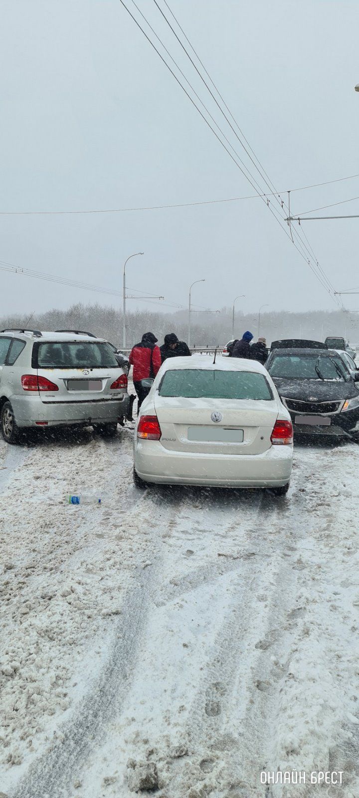 Очевидец: В Бресте на Гузнянском мосту произошло массовое ДТП