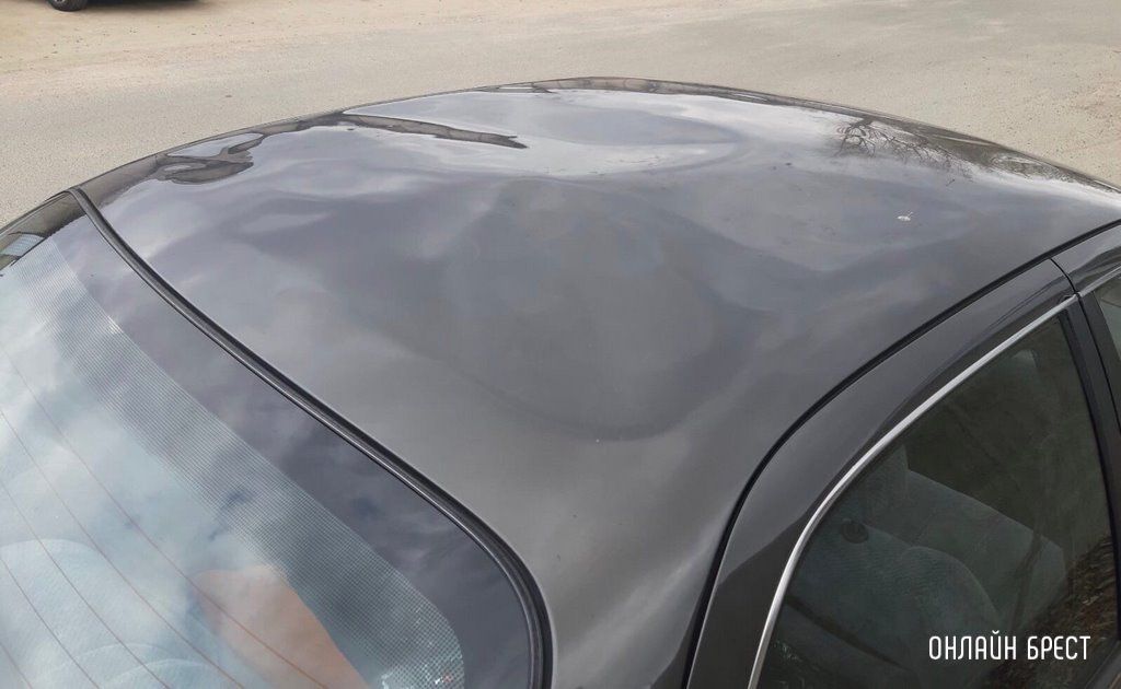 Читатель: Неизвестный прыгал на крыше автомобиля, тем самым нанёс серьёзные повреждения