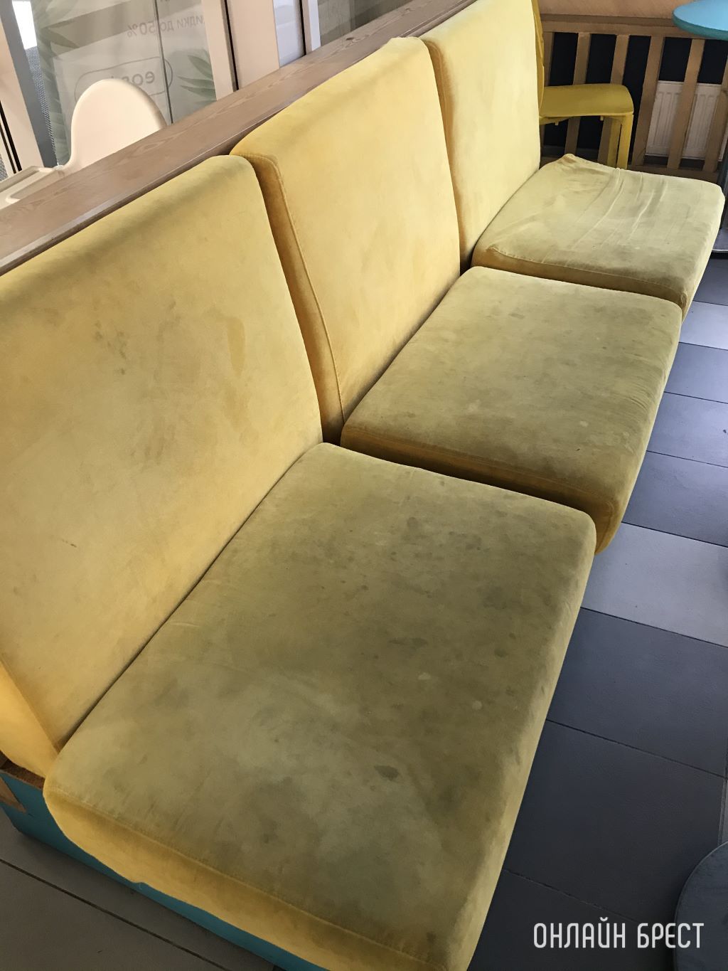 Хотели перекусить с детьми, но... Вот в таком состоянии сидение