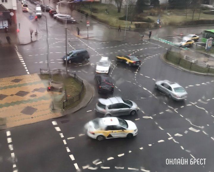 Читатель: Когда въехал не в свою полосу. Брест, бульвар Космонавтов