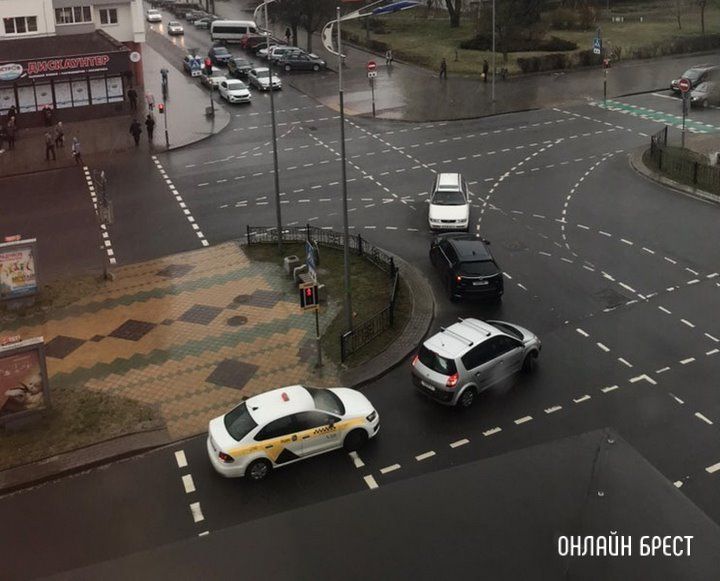 Читатель: Когда въехал не в свою полосу. Брест, бульвар Космонавтов