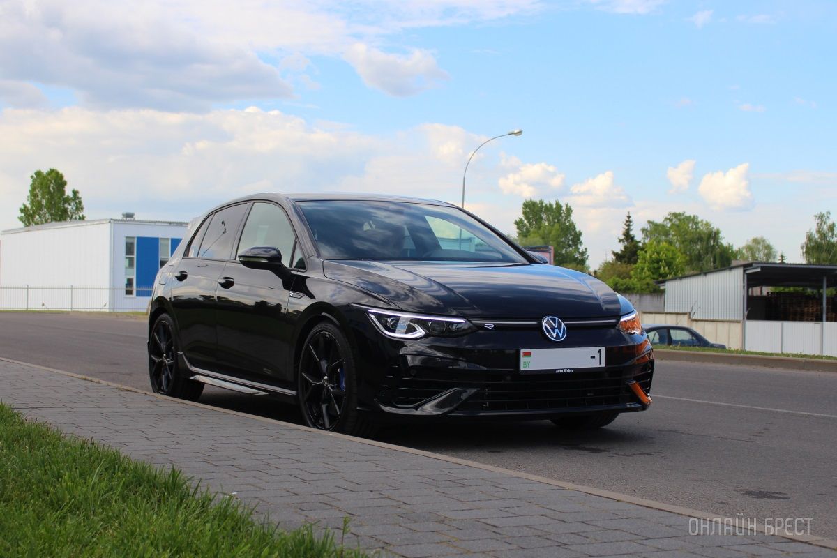 Читатель: Редкий для наших дорог Golf R. Фото сделаны в Бресте