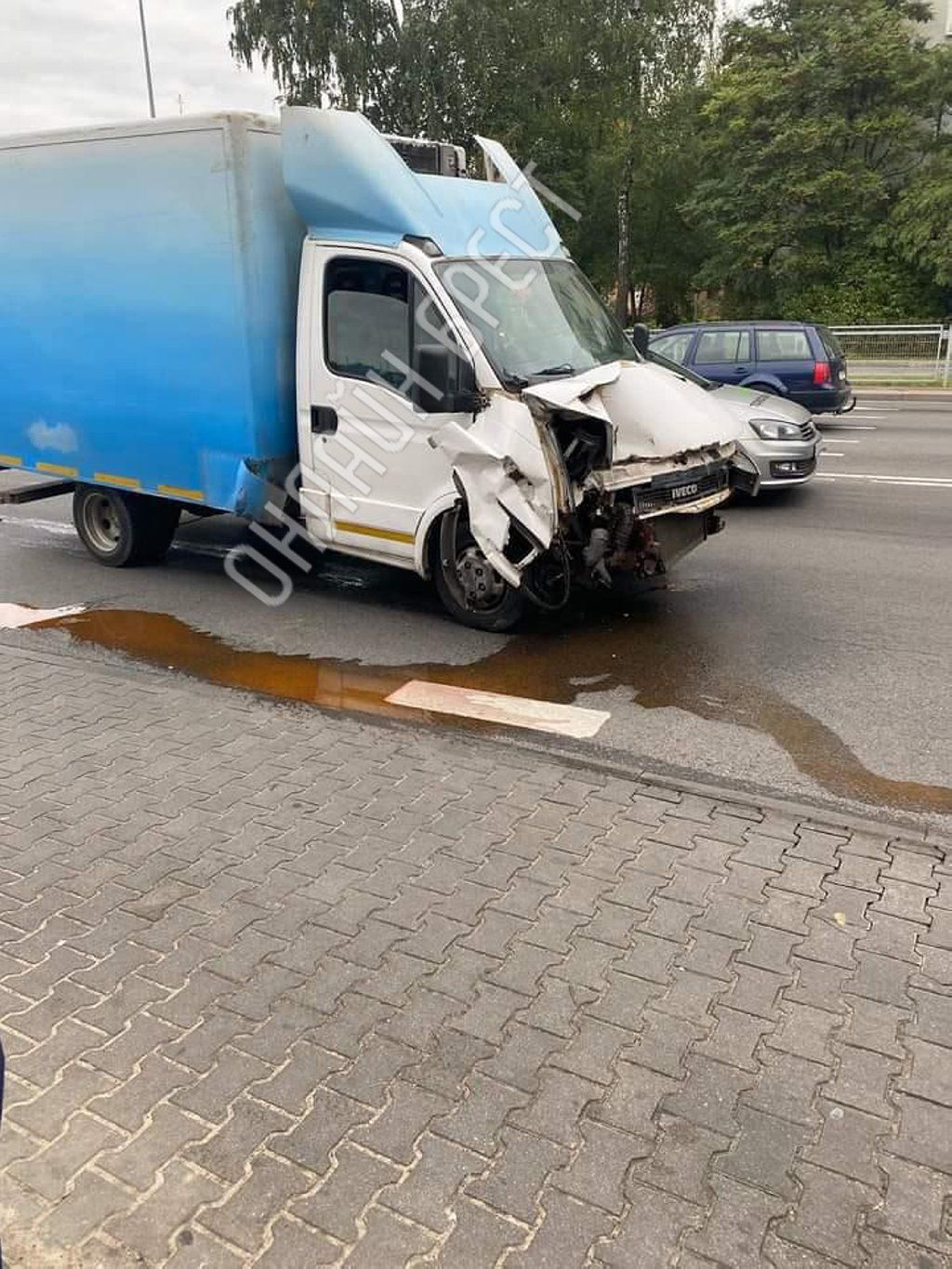 Читатель: Сегодня в Бресте на ул. Брестских Дивизий произошло ДТП с участием грузового автомобиля