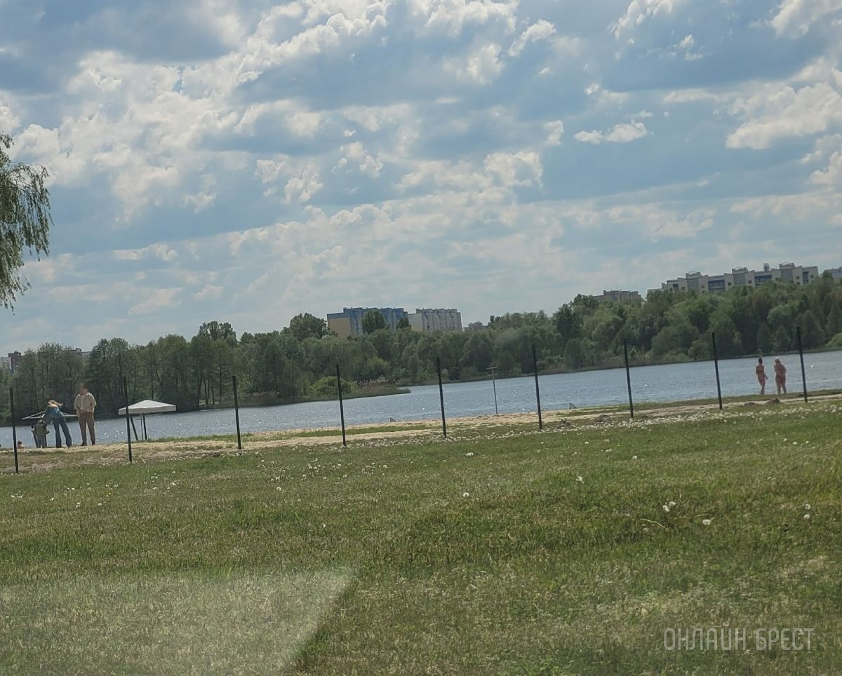 Читатель: Брестчане открыли уже пляжный сезон :) Фото сделано сегодня