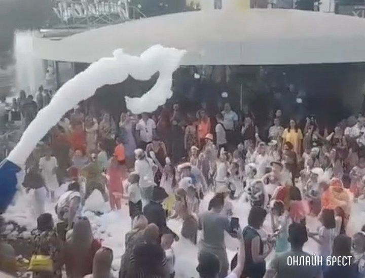 Читатель: В Бресте на Советской устроили пенную вечернику :)