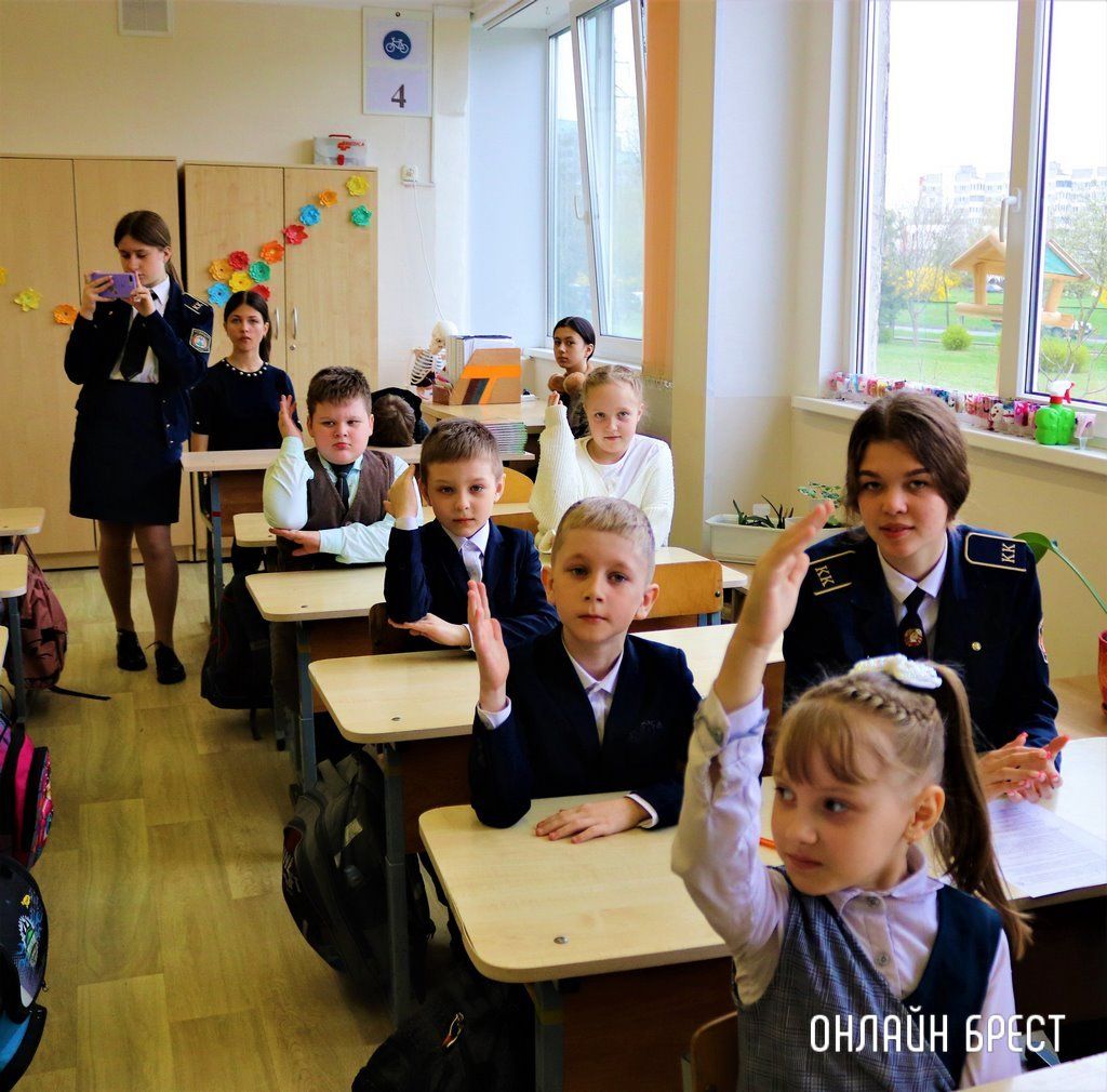 Читатель: Хочешь знать свои права - спроси у правоведов! В брестской школе № 28 провели правовой ликбез для юных и любознательных