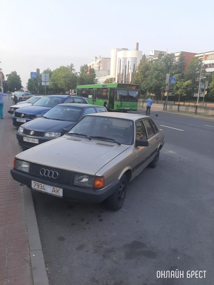 В Бресте на бульваре Космонавтов произошло ДТП с участием автобуса и легковушки