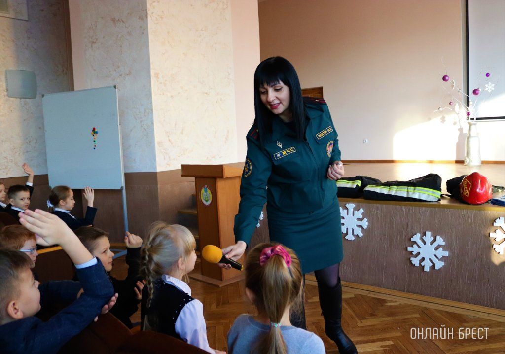 Читатель: Праздник для детей в рамках республиканской акции «Безопасный Новый год» в средней школе № 28 г. Бреста