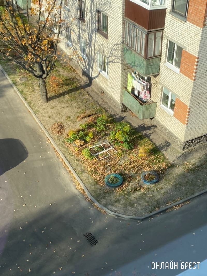 Читатель: Выпала оконная рама, к счастью никто не пострадал. Брест, ул. Шоссейная (Граевка)