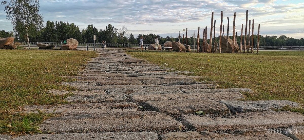 Читатель: Красивая Набережная в Бресте. Фото сделаны вчера вечером