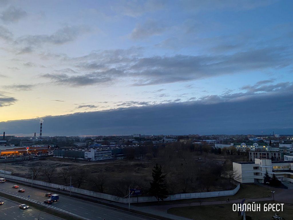 Читатель: Посмотрите, как сегодня интересно накрыло Брест