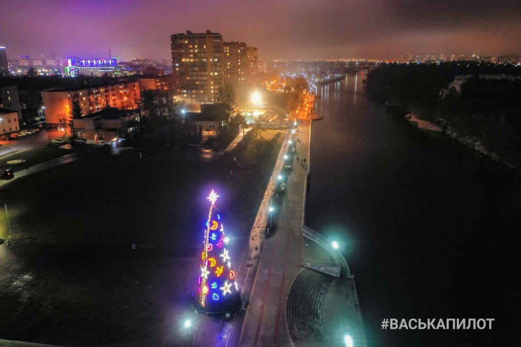 Открытии ёлки! Посмотрите, какой фейерверк был в Бресте на Набережной