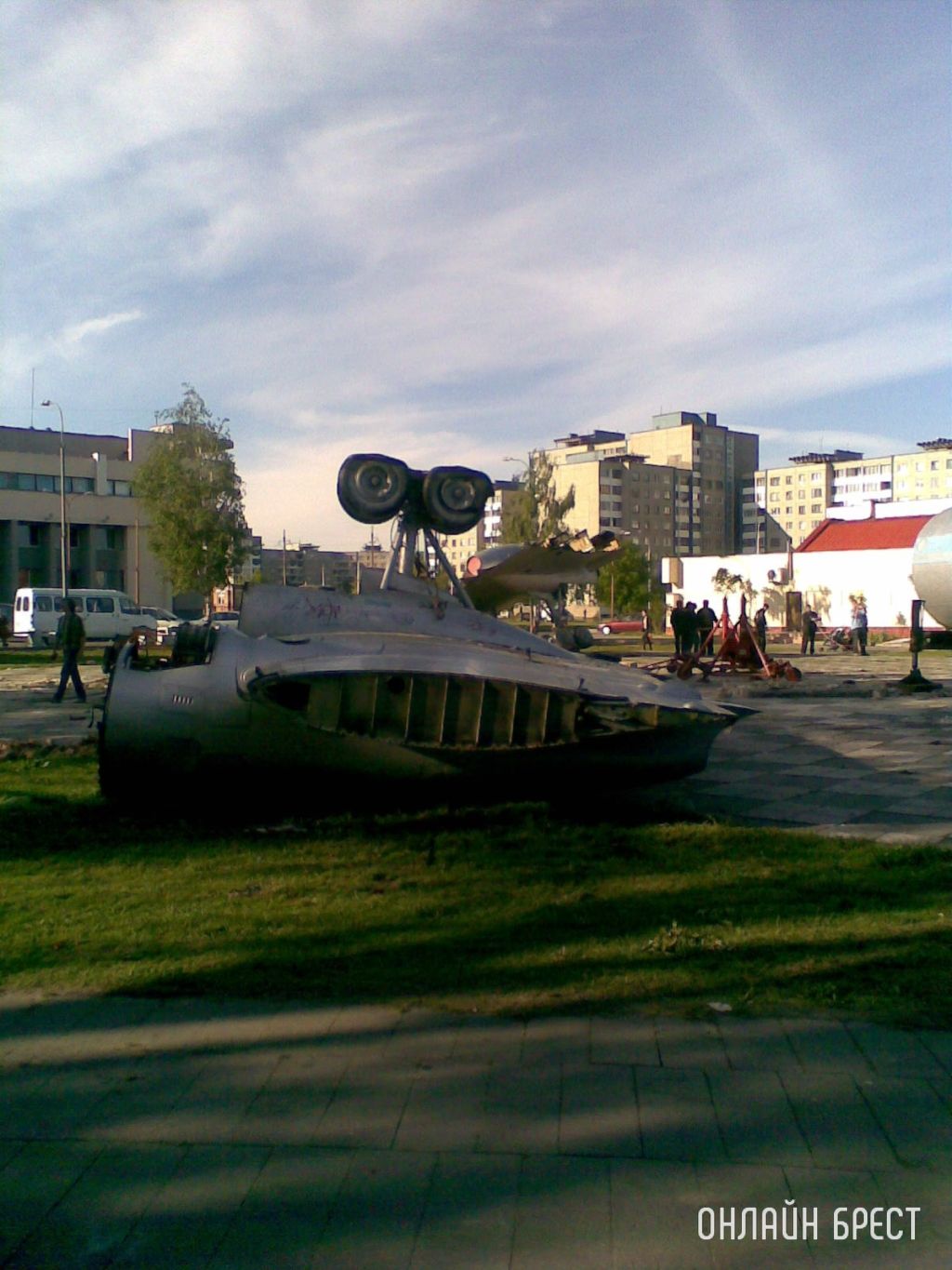 Помните самолет Ил-18 на улице Гаврилова в Бресте? Нашёл архивные фотографии, как его разбирали