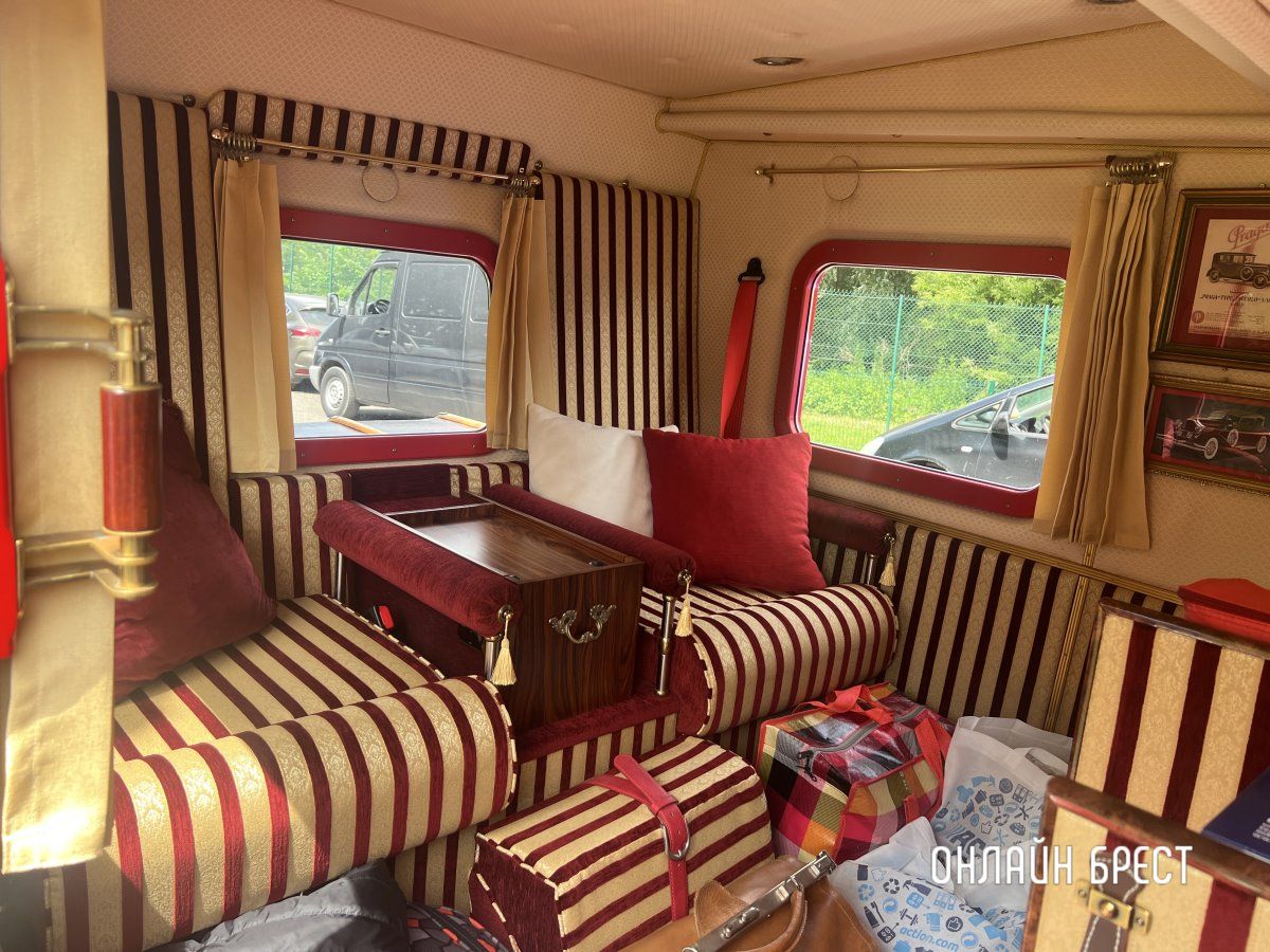 Читатель: Вот такая необычная машина ехала из Польши в Брест. 12 лет человек делал ее своими руками