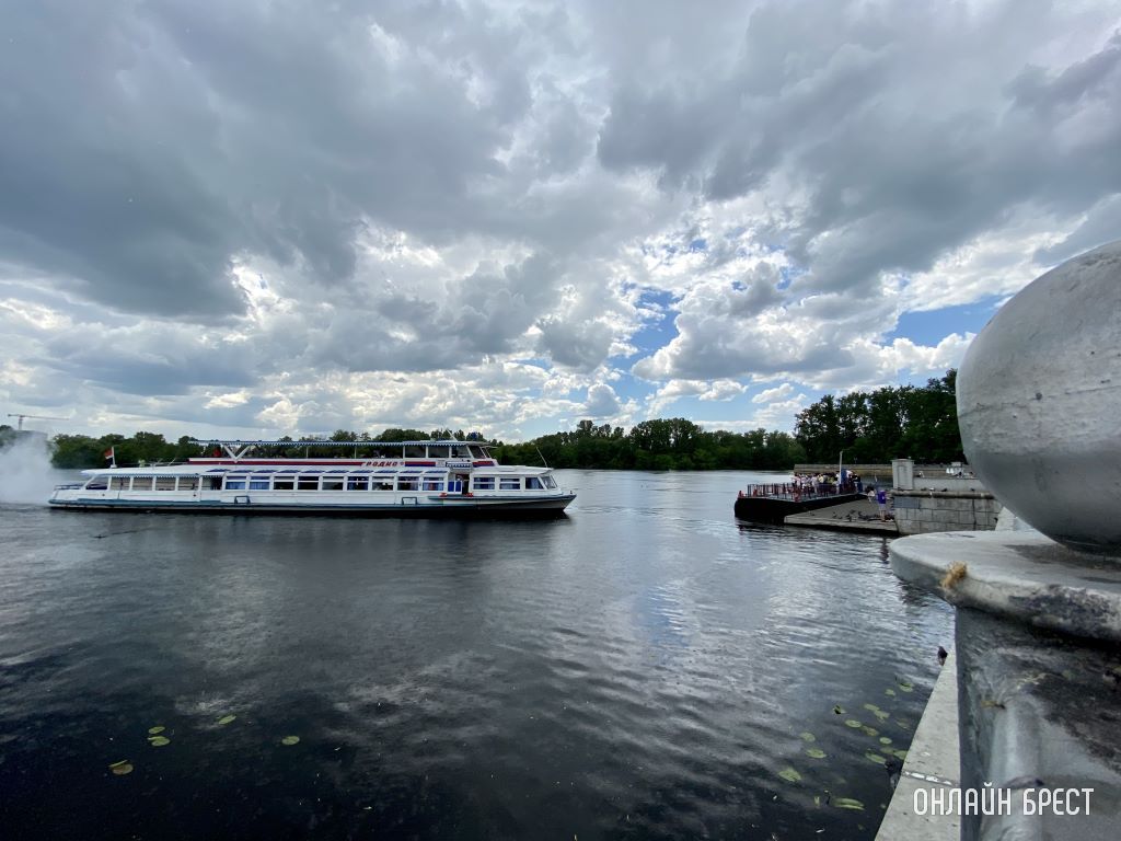 Прогулка по Набережной Бреста