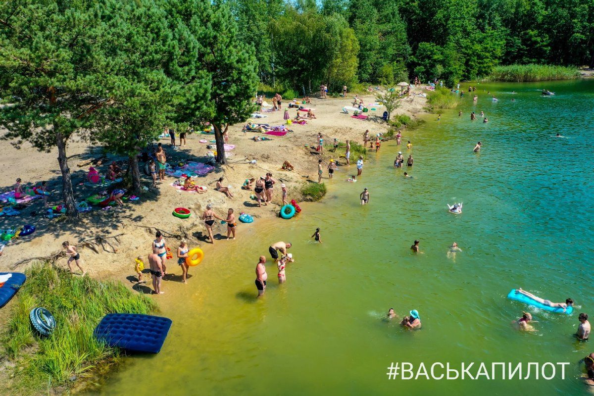 Брестчане отдыхают на Красном Дворе