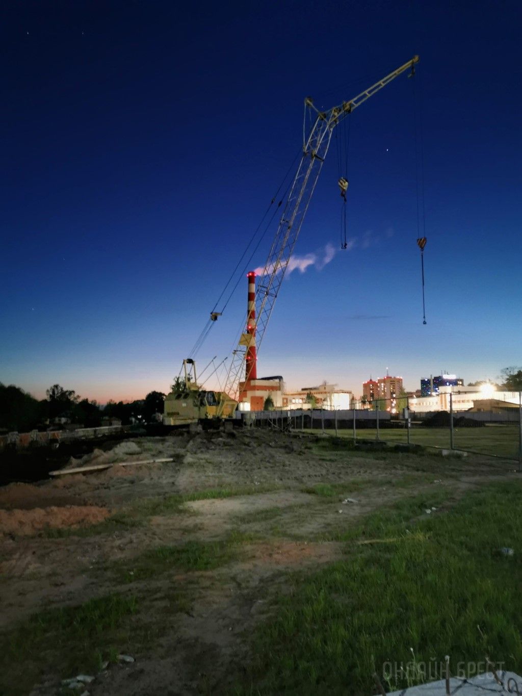 Немного фотографий ночной Набережной в Бресте