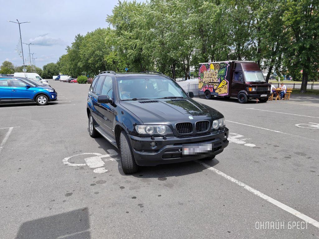Читатель. Так паркуются в Бресте
