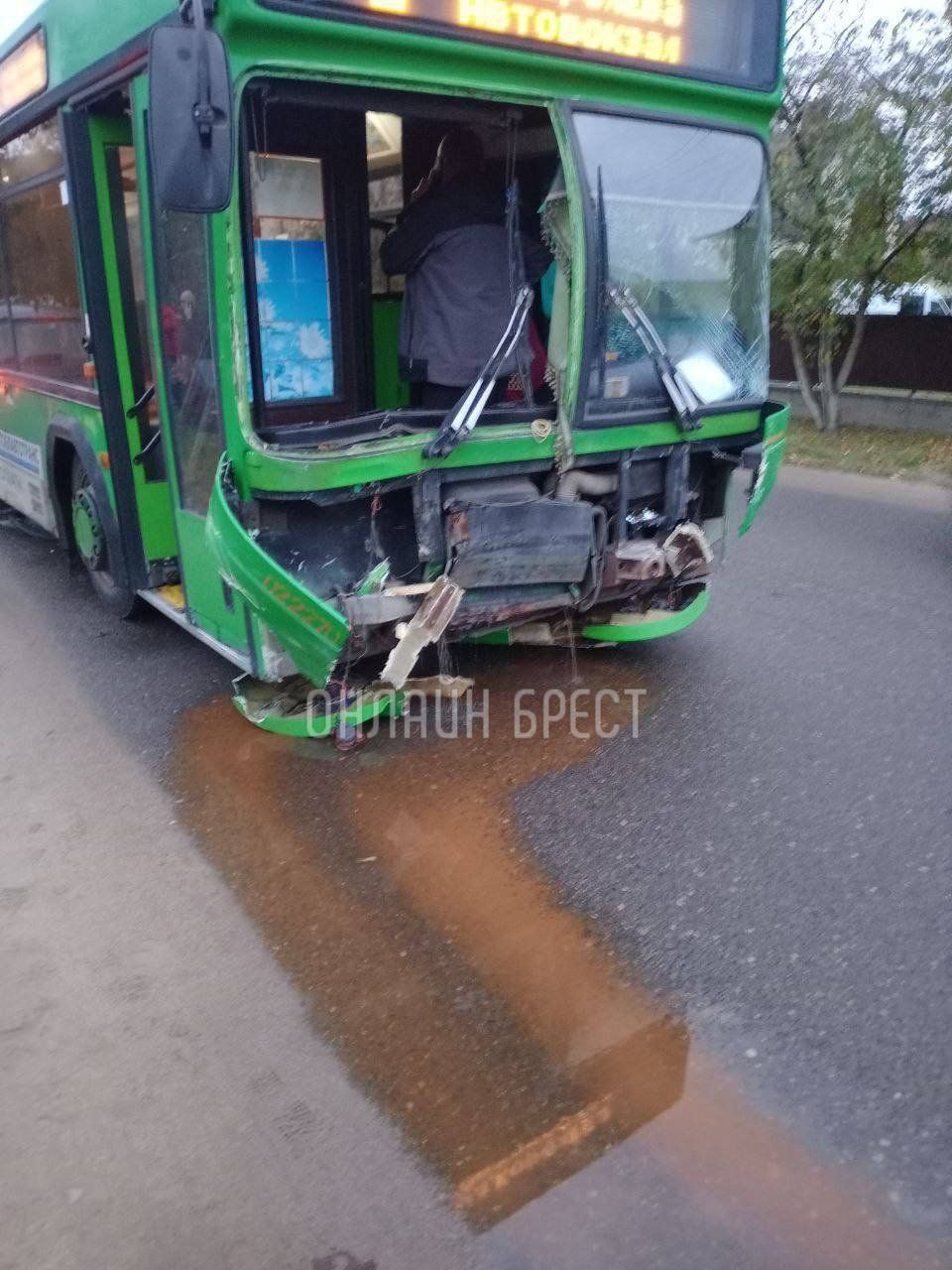 Читатель: Автомобиль и автобус столкнулись в Кобрине