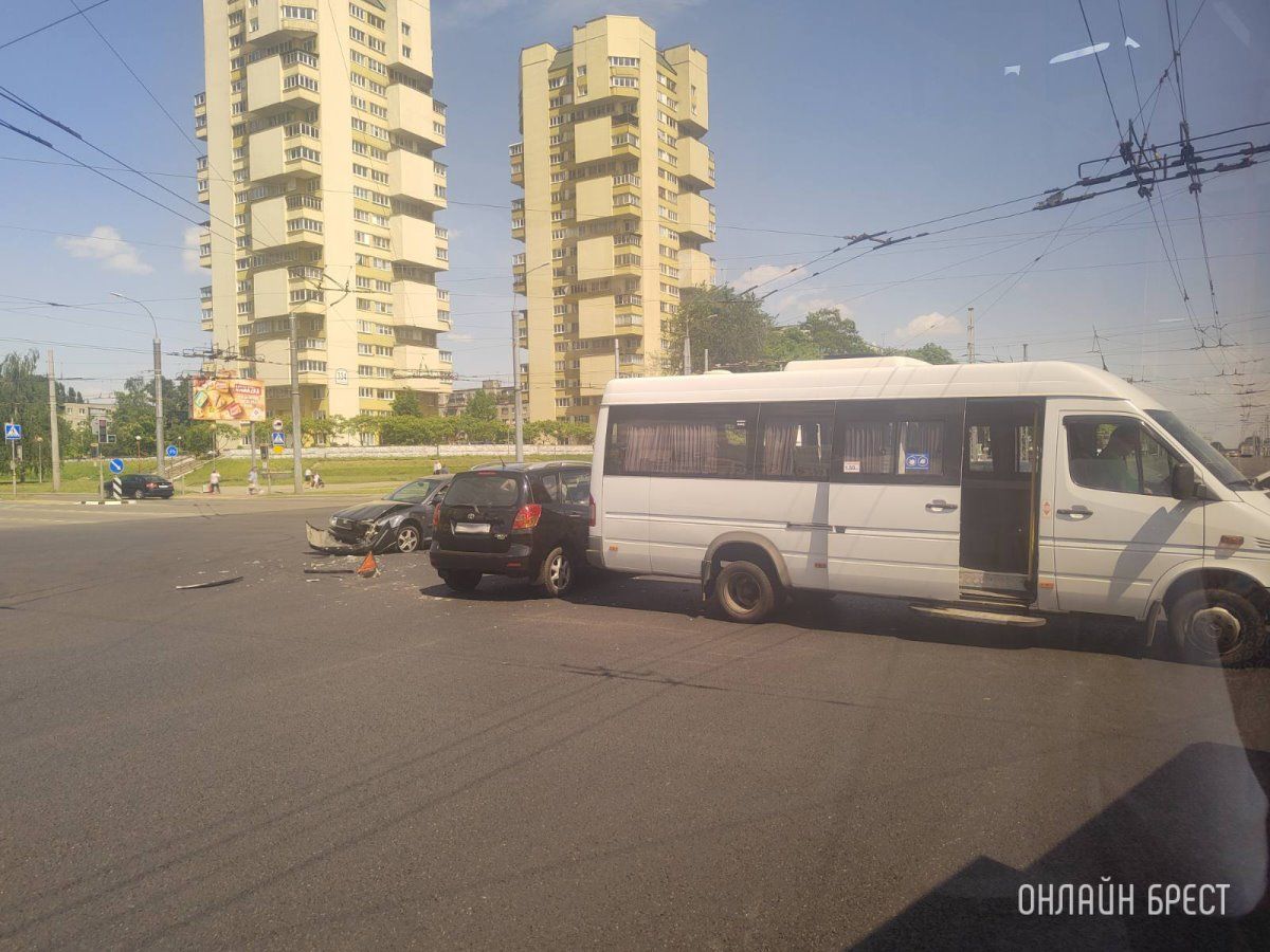 Очевидец: ДТП в Бресте на перекрестке Московская - Партизанский