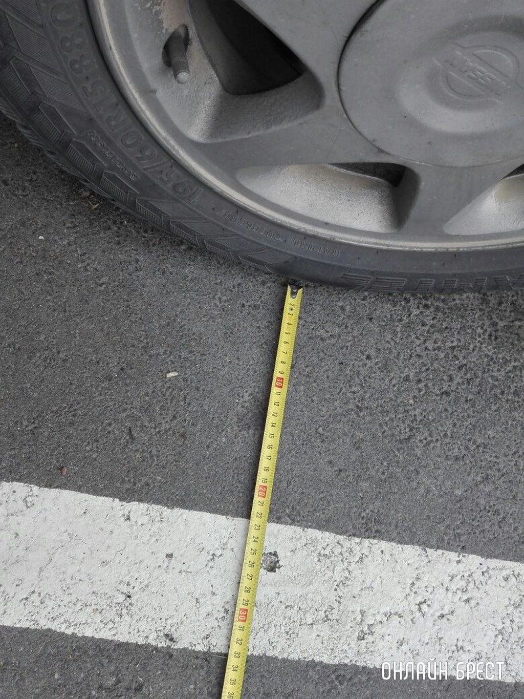 Читатель: Достали эти кривопаркощики. Ну как так можно парковаться!? Это ужас! Ну неужели нельзя ровнее поставить машину?