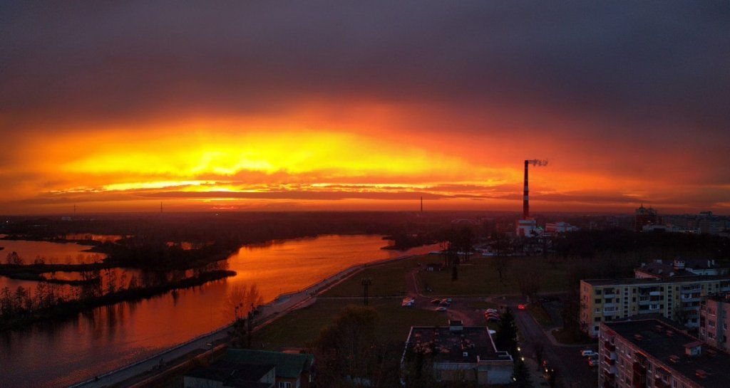 Вчера в Бресте был красивый закат. Делимся фотографиями, которые прислали читатели