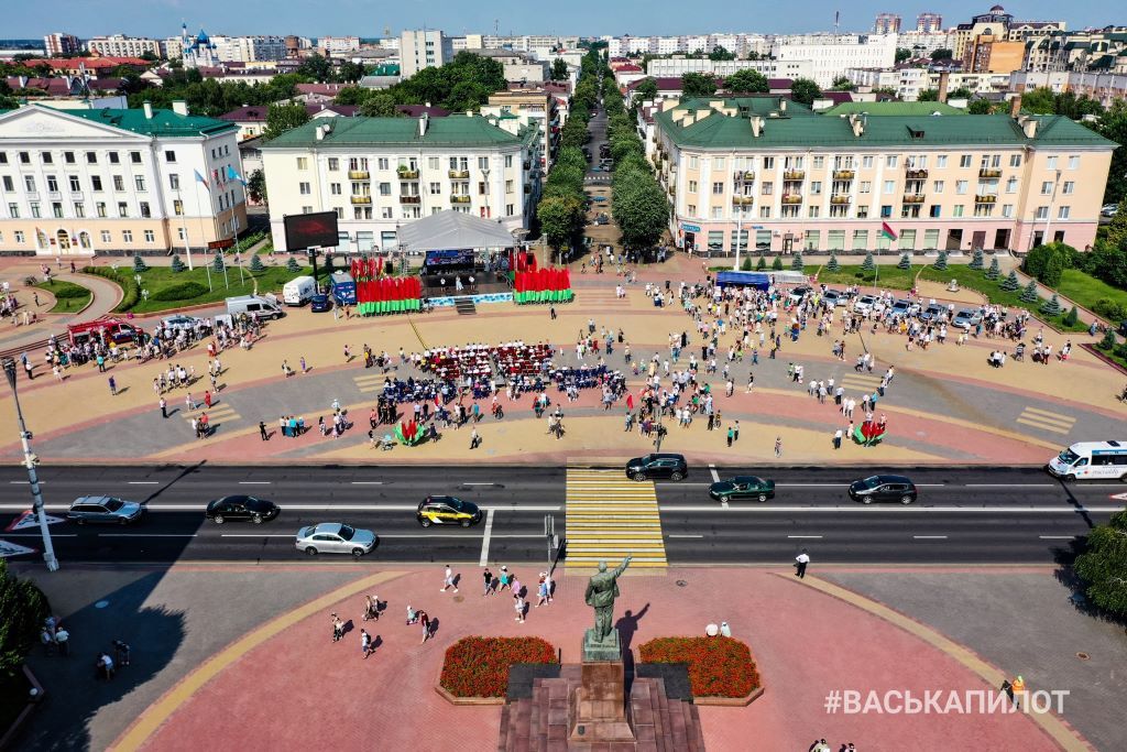 85-летие Госавтоинспекции. Прямо сейчас на пл. Ленина в Бресте